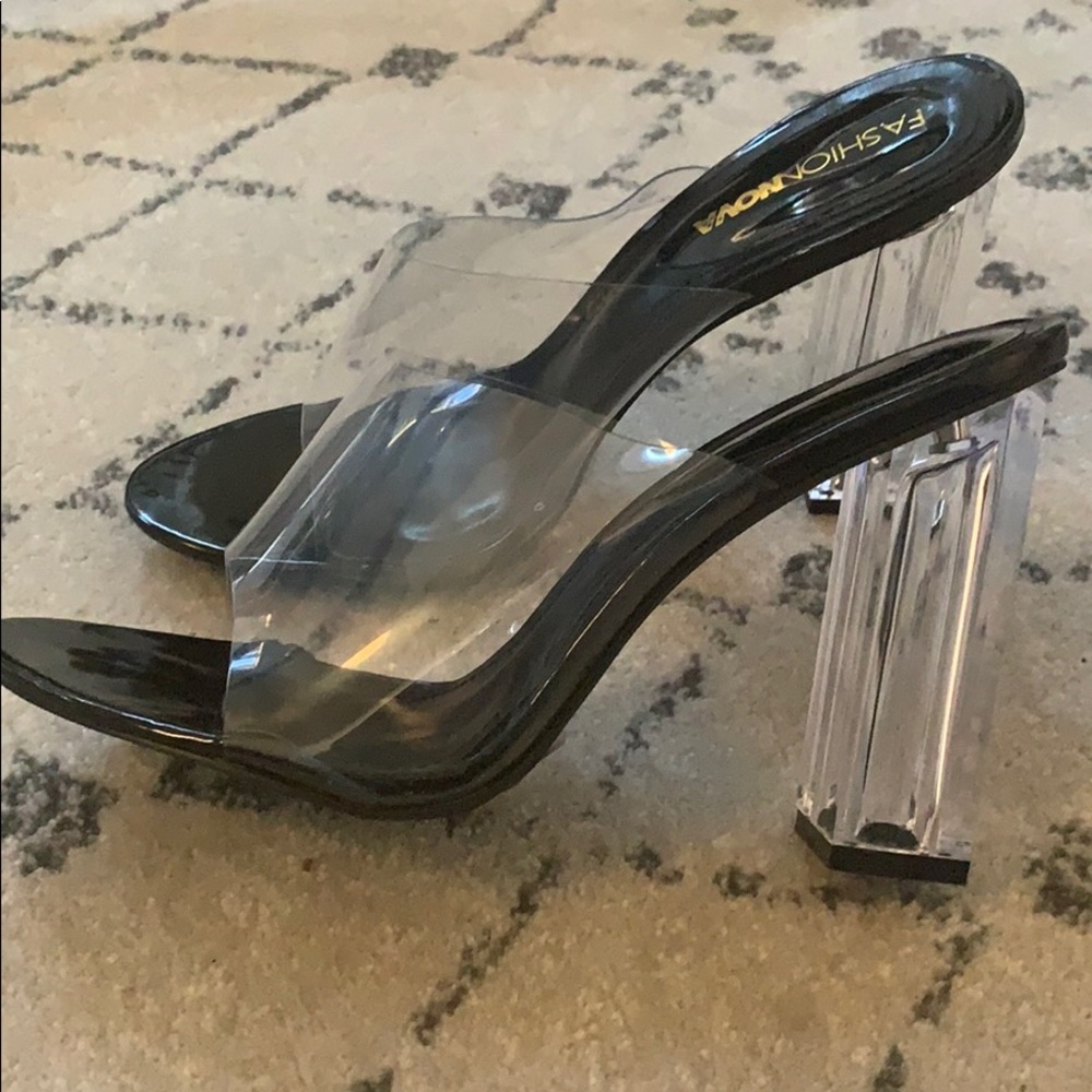 🎀Brand new clear Fashion Nova heels for sale 🎀